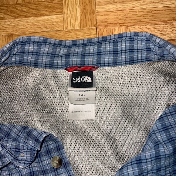 Large The North Face short sleeve button up - Picture 2 of 3